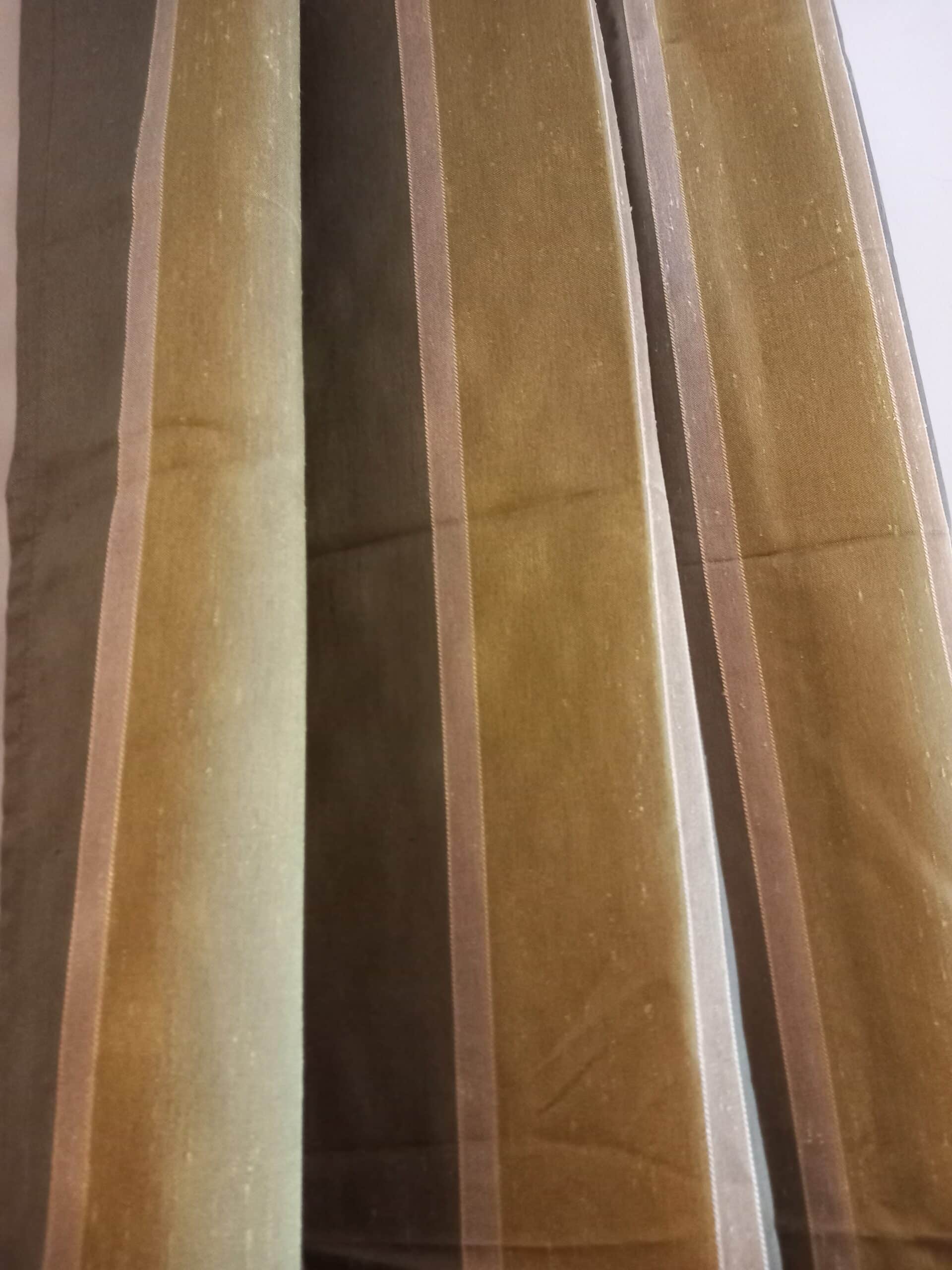 DETAIL RIDEAU SOIE BANDES KAKI