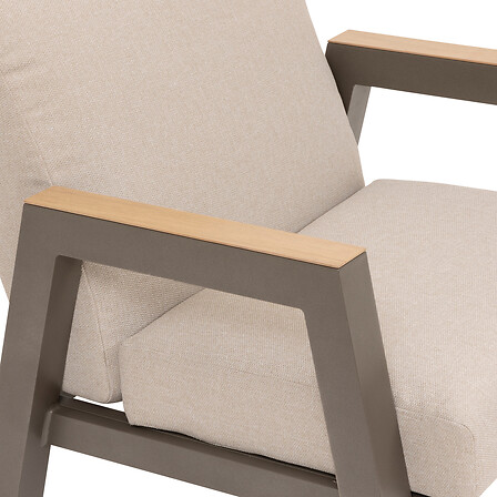 5ff7332e-6df9-42de-979a-86a27b54bb31